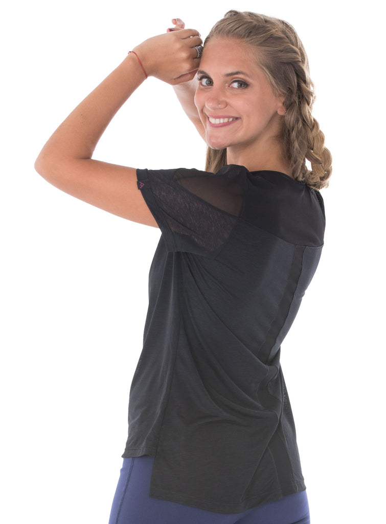 blusa deportiva negra, blusa deportiva asana sport, asana sport, blusa larga fit, blusa cuello redondo